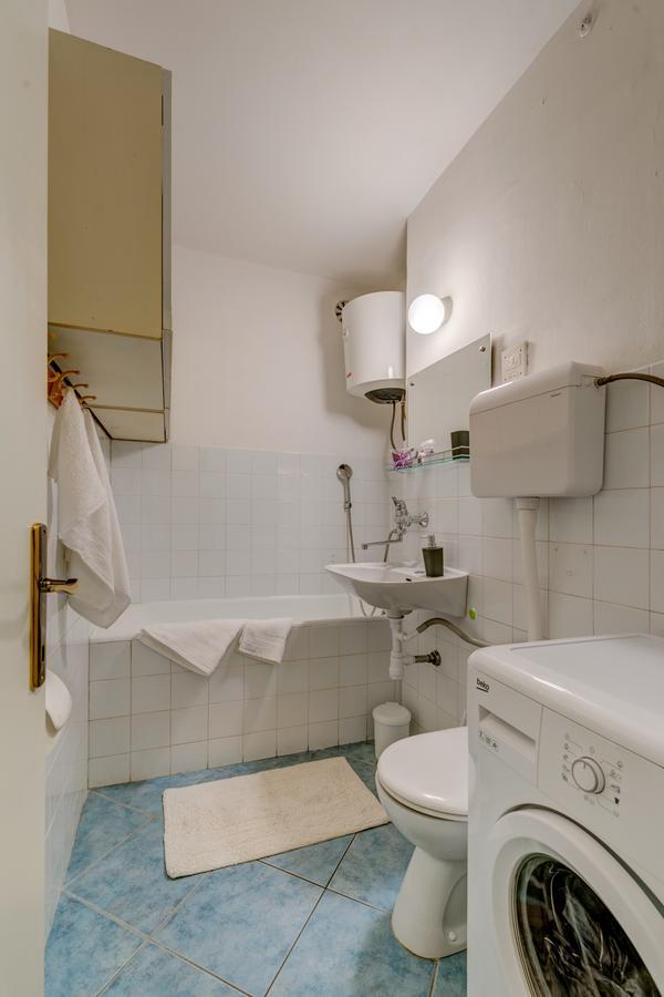 A Quiet Apartment With Balcony In สปลิท ภายนอก รูปภาพ
